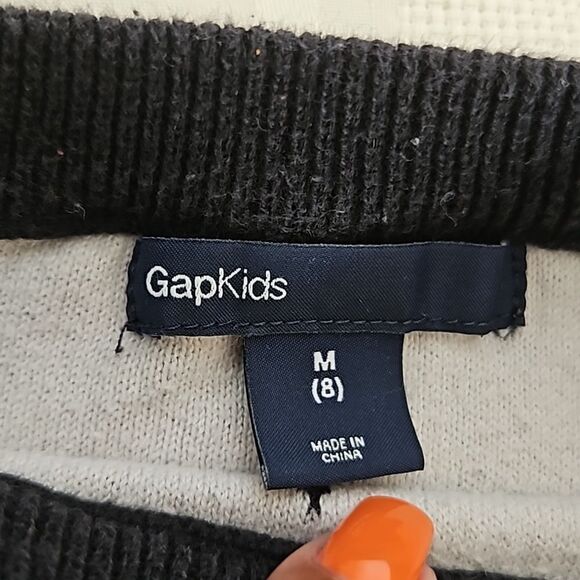 Gap Girl's Bundle Of Sweater & Jean Shorts With Raw Hem Size 8 Black/ Blue - Picture 7 of 16